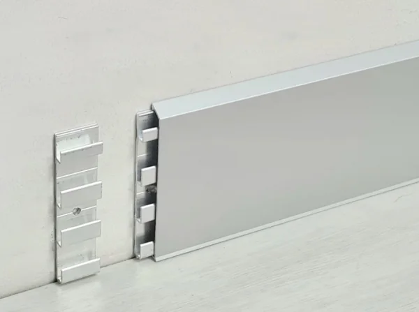 Алюминиевый плинтус Fezard Кабельный ALP-С70 Алюминий 70*10*2500 мм в Санкт-Петербурге