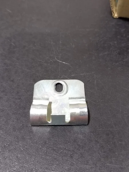 Клипсы к плинтусу MDF Bonkeel (50шт) в Санкт-Петербурге