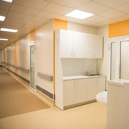 Коннелюрный односоставной плинтус Bonkeel Prof Серый (95х2700мм) в Санкт-Петербурге