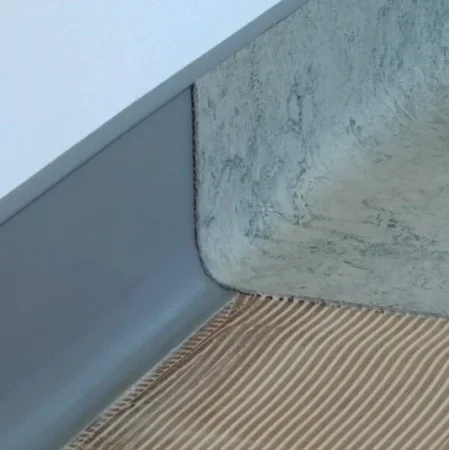 Коннелюрный односоставной плинтус Bonkeel Prof Серый (95х2700мм) в Санкт-Петербурге