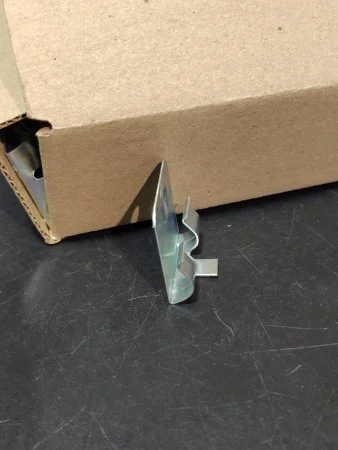 Клипсы к плинтусу MDF Bonkeel (50шт) в Санкт-Петербурге