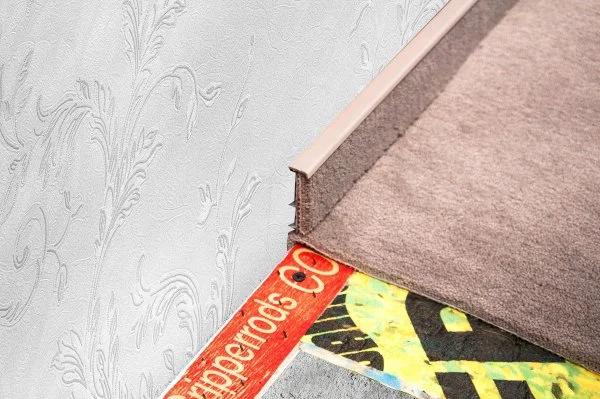 Плинтус для ковролина Korner Listwa 102 Беж 2,5м (50мм) в Санкт-Петербурге