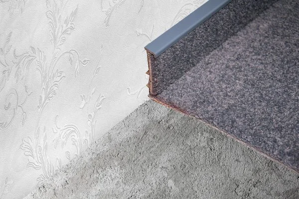 Плинтус для ковролина Korner Listwa 108 Графит 2,5м (50мм) в Санкт-Петербурге