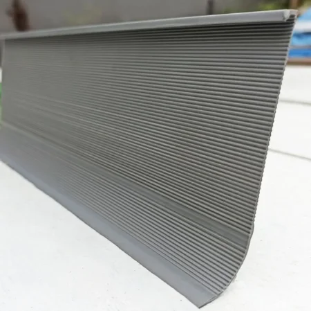 Коннелюрный односоставной плинтус Bonkeel Prof Серый (95х2700мм) в Санкт-Петербурге