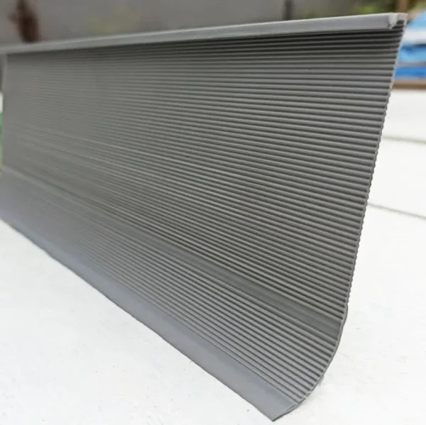 Коннелюрный односоставной плинтус Bonkeel Prof Серый (95х2700мм) в Санкт-Петербурге