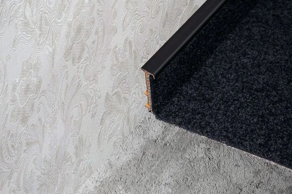 Плинтус для ковролина Korner Listwa 109 Черный 2,5м (50мм) в Санкт-Петербурге